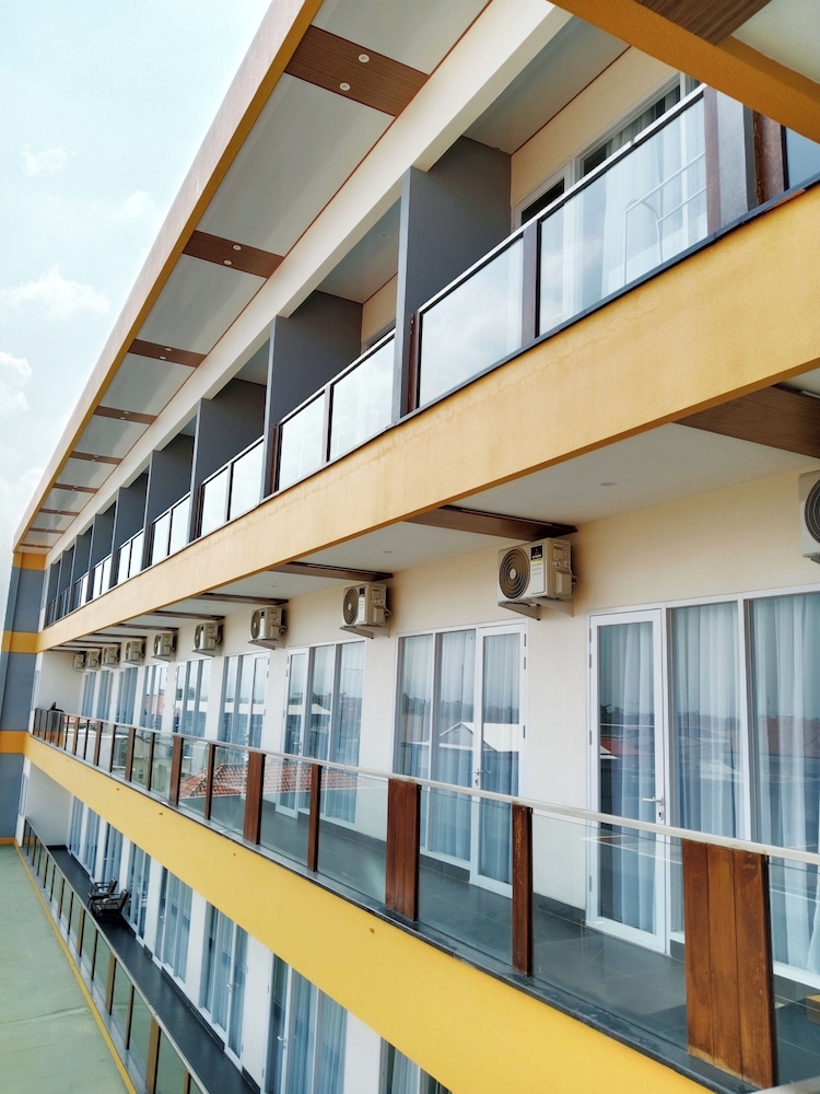 Grand Cahaya Hotel Pangandaran 1/17