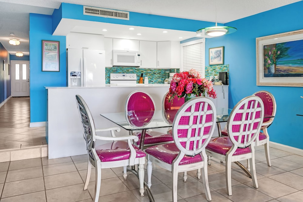 Aqua Bay Club Luxury Condos 29/50
