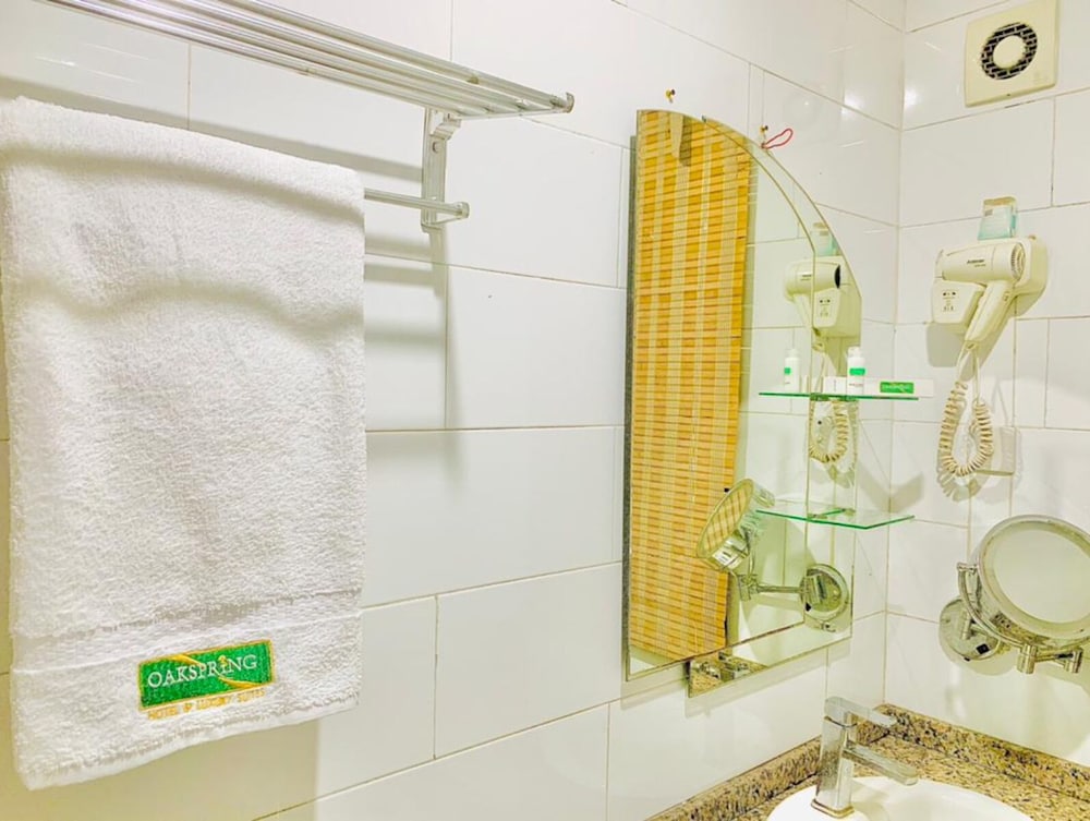 Oakspring Hotel &amp; Luxury Suites 49/50