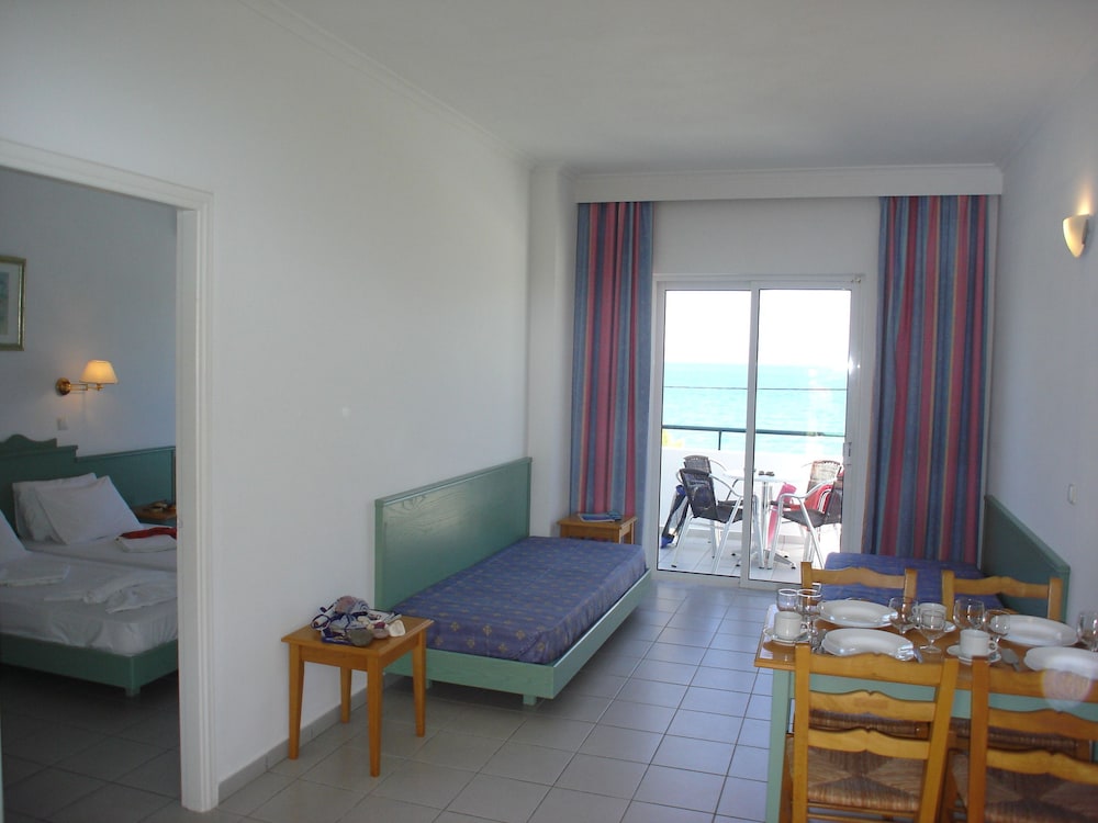 Andromeda Hotel Apartments 44/64
