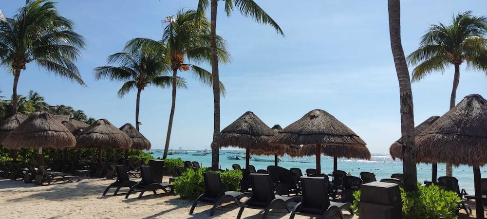 The Elements Oceanfront & Beachside Condo Hotel 45/50