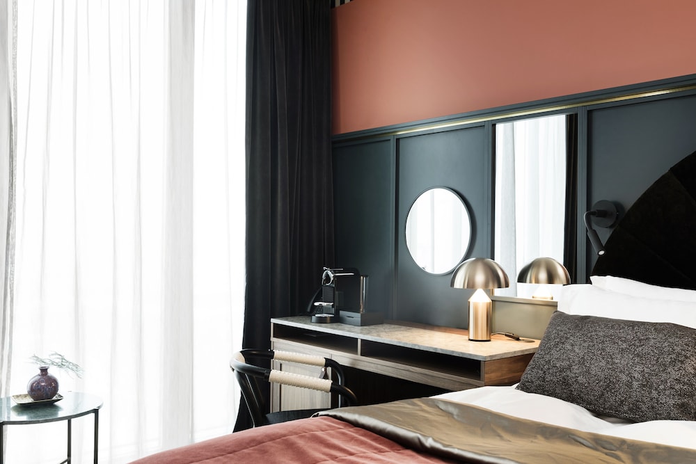 Elite Hotel Carolina Tower 61/62