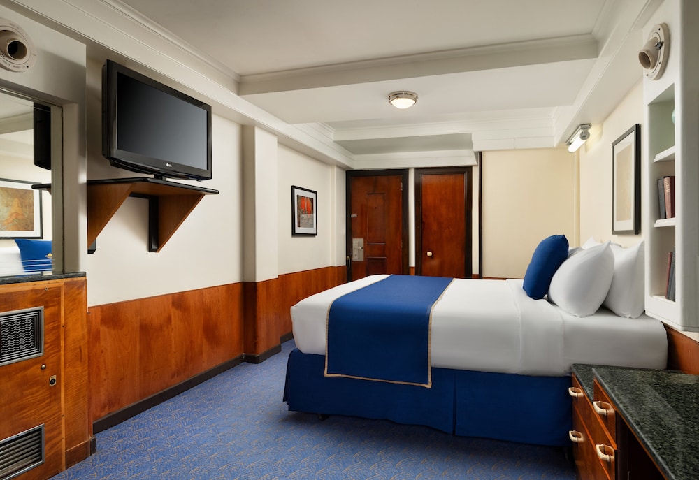 STANDARD, KING BED, PORT SIDE