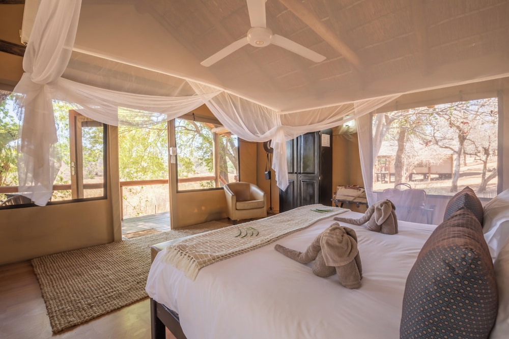 Chisomo Safari Lodge 12/48