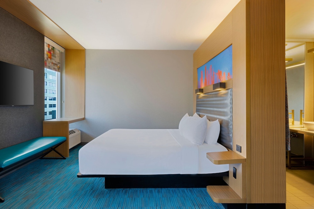 Aloft Milwaukee Downtown 7/43
