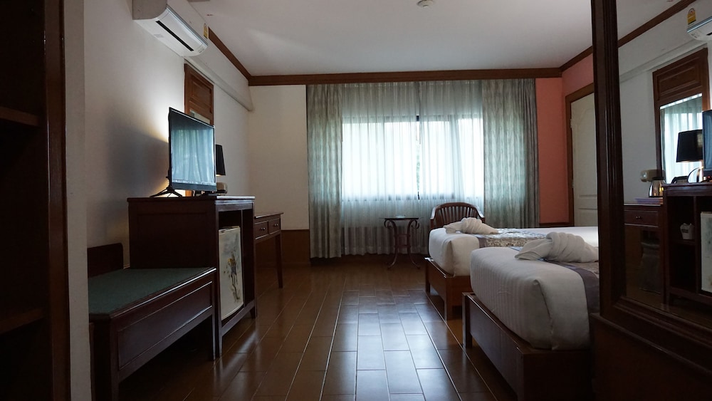 Wattana Park Hotel 33/42