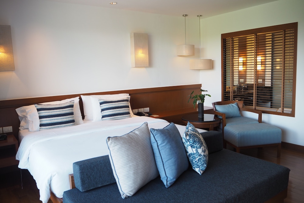 Woodlands Suites Serviced Residences 12/50