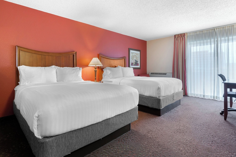 Holiday Inn Express Chicago Downers Grove 22/74
