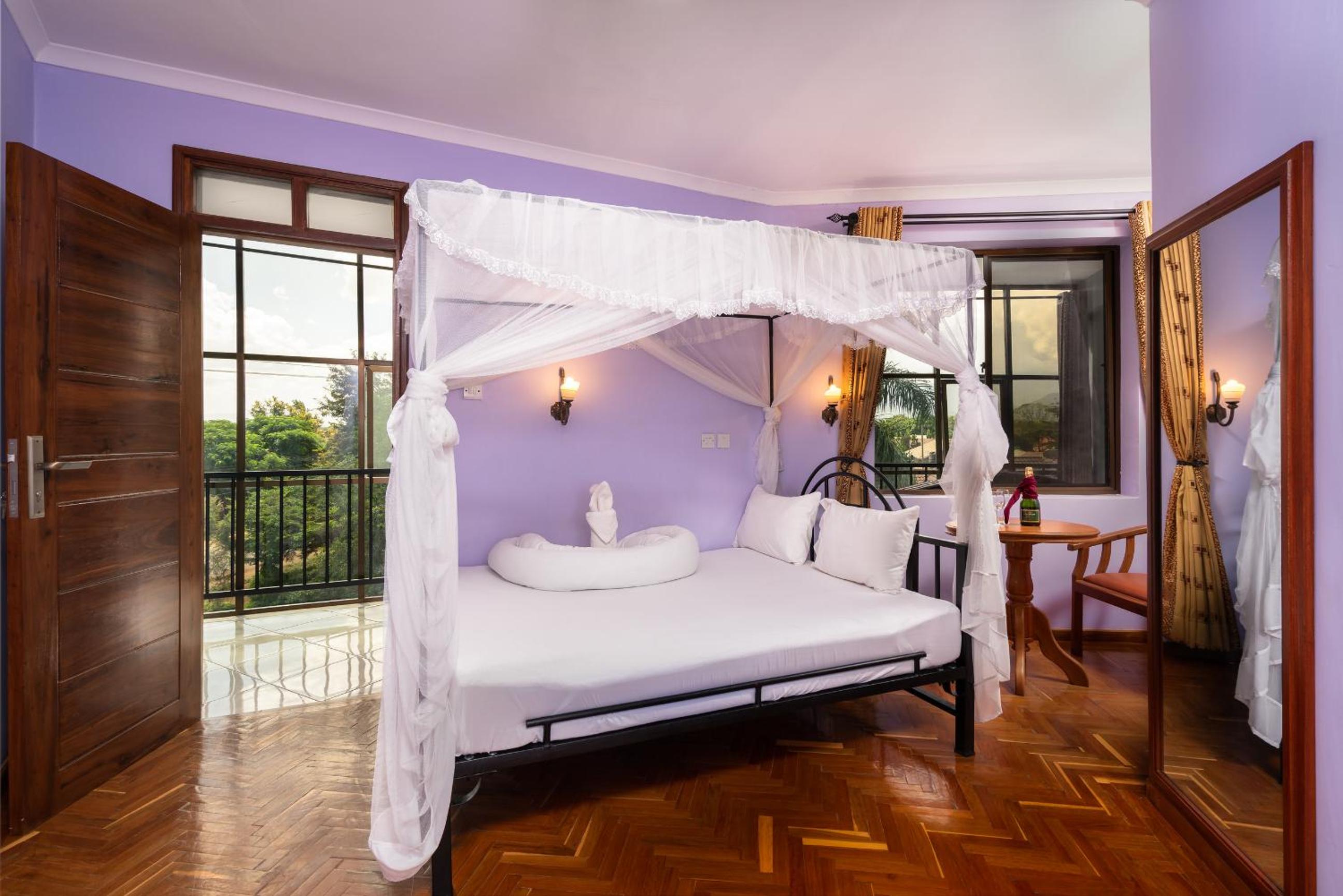 Deluxe, Double or Twin Bed