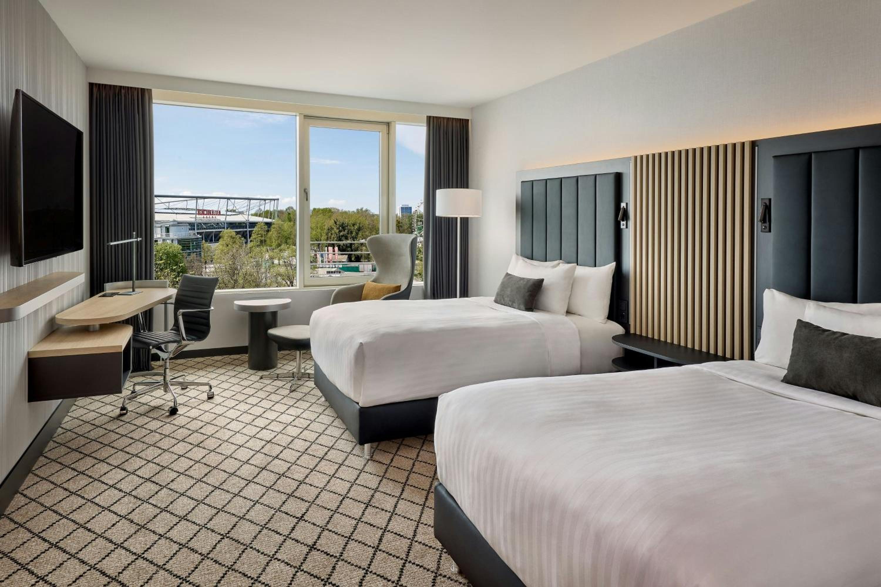 Stadium, Single Bed, City Side