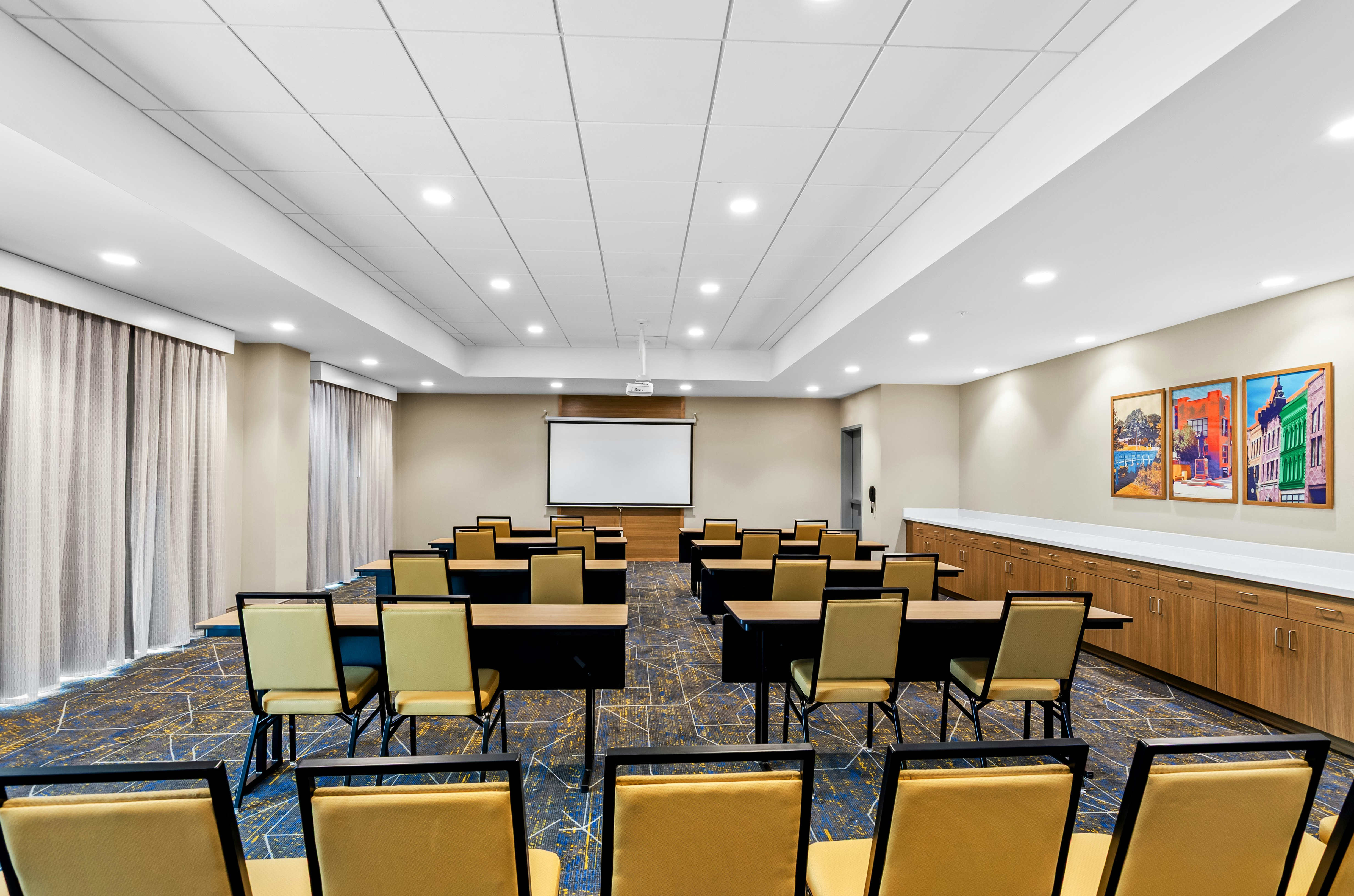 Hampton Inn Daleville 16/22