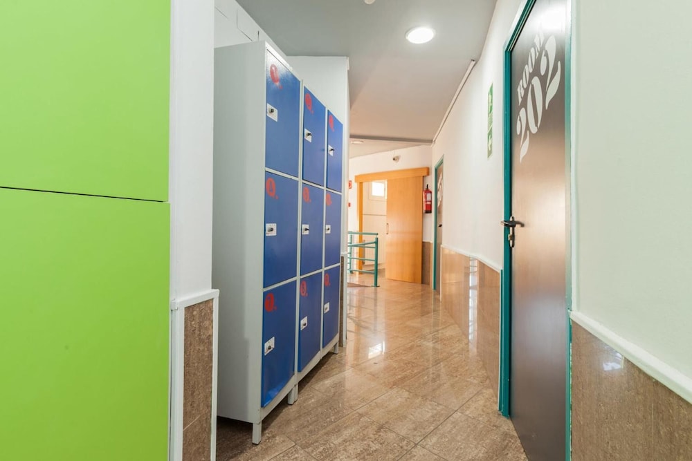 Mellow Youth Hostel 69/100