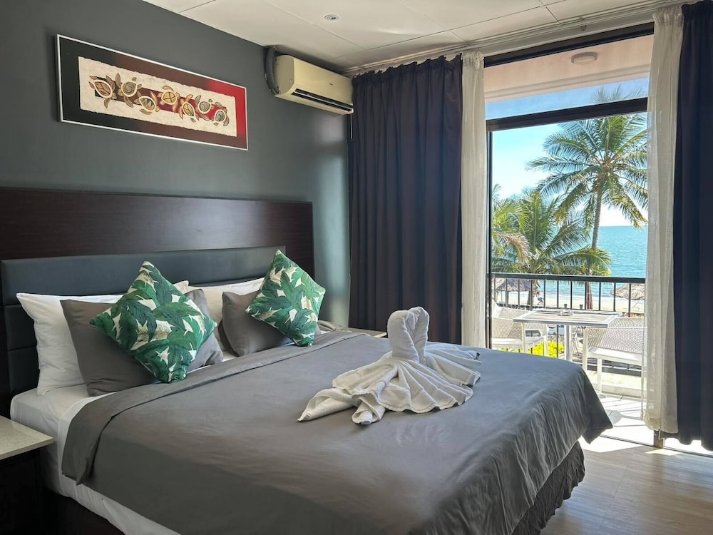 ROOM, DOUBLE OR TWIN BED, OCEAN FRONT, BALCONY