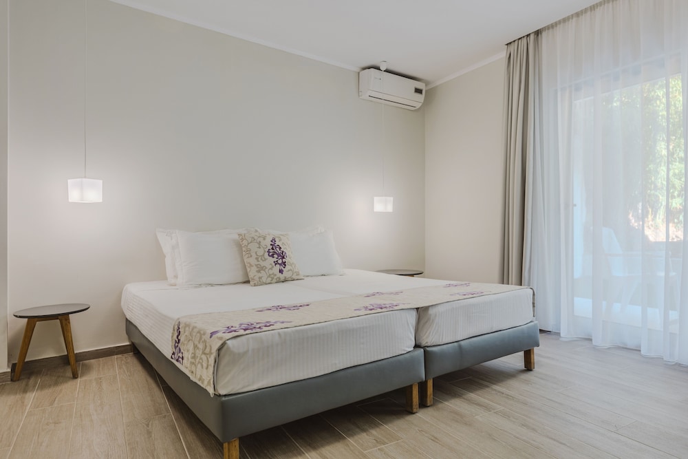 DELUXE, TWIN BEDS, BALCONY