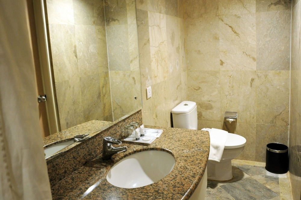 Beverly Hotel Batam 49/50