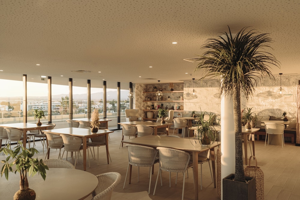 Longevity Health & Wellness Hotel 59/67