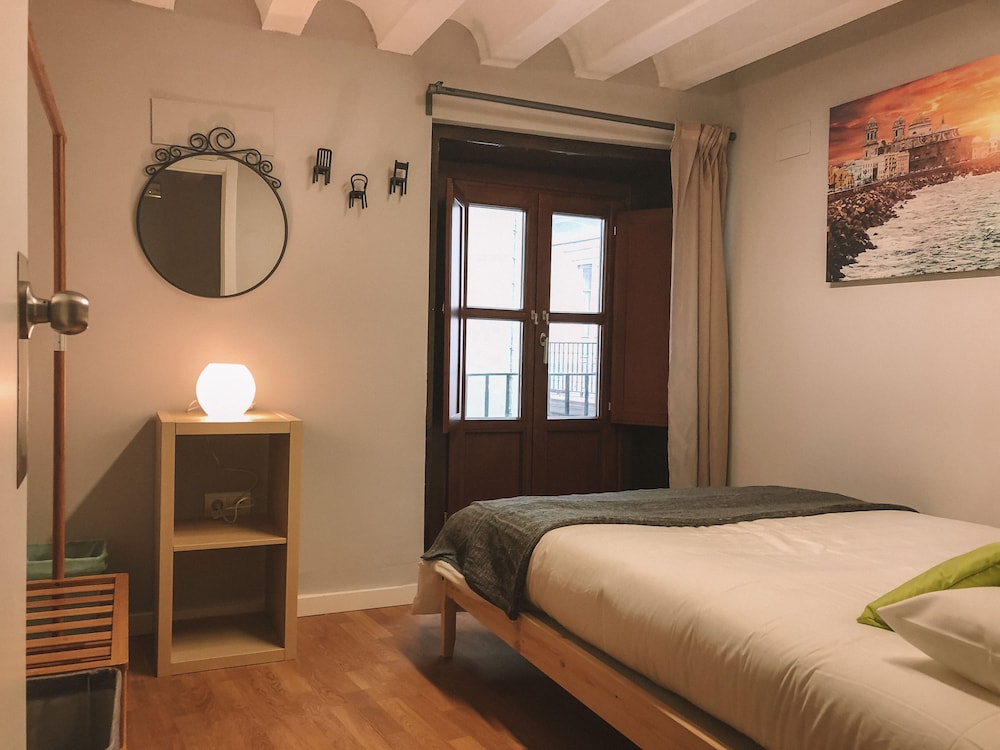 Apodaca Rooms 2/33