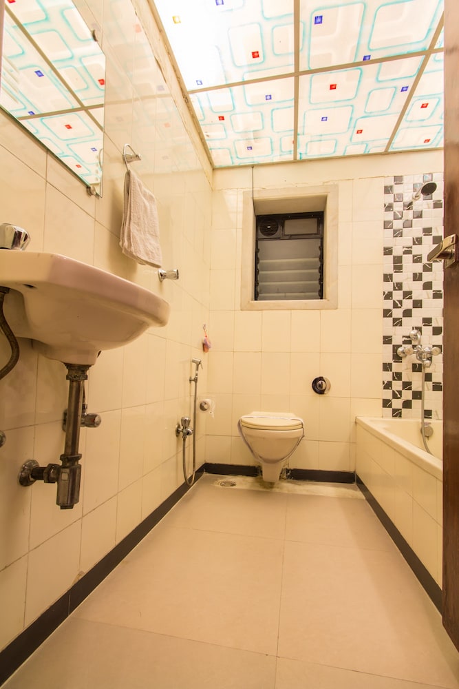 HOTEL AARYA INTERNATIONAL 14/15
