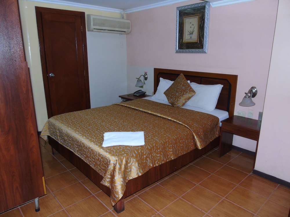 Hotel Malecon Inn 30/67
