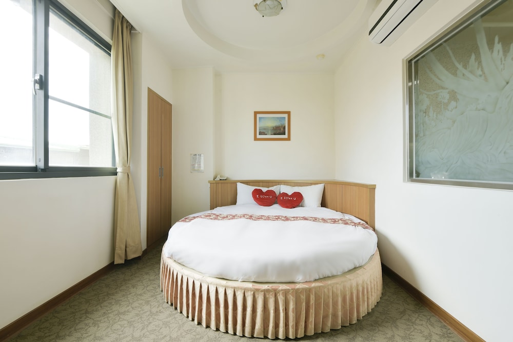 HONEYMOON, QUEEN BED