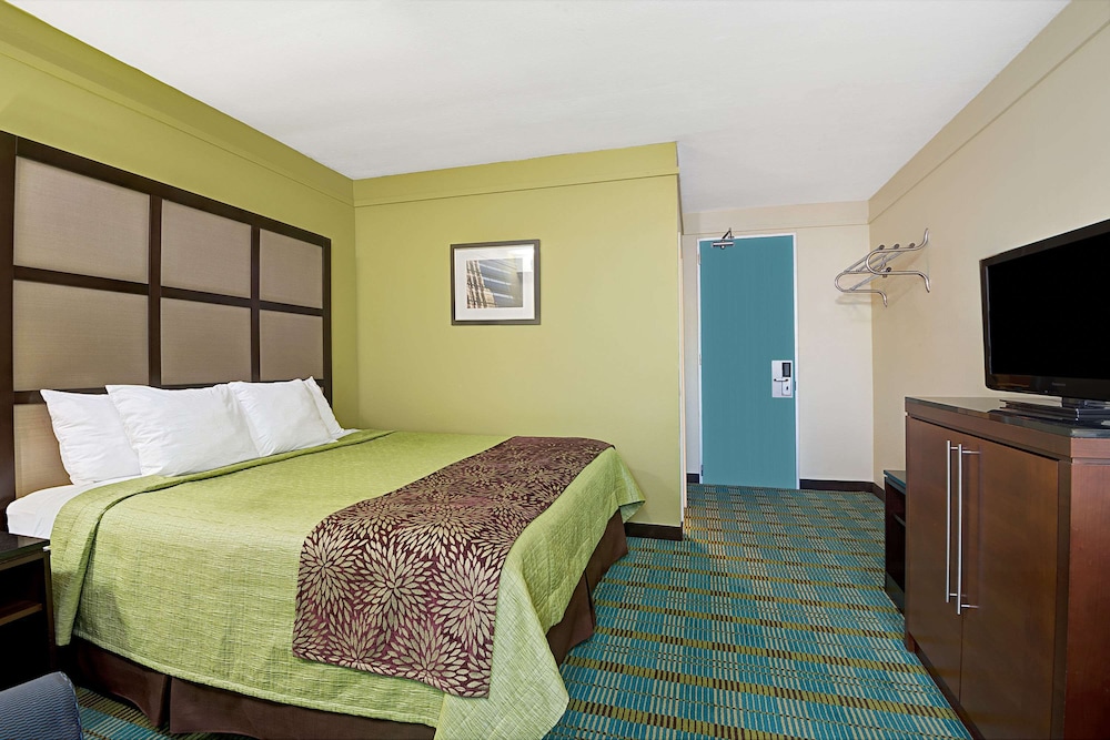 Days Inn by Wyndham Southington 8/25