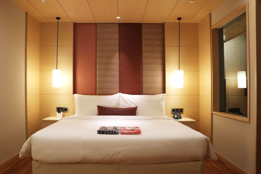 DELUXE, DOUBLE BED