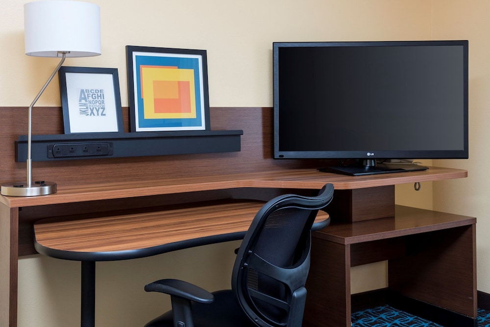 Fairfield Inn and Suites Kansas City Lees Summit 21/22