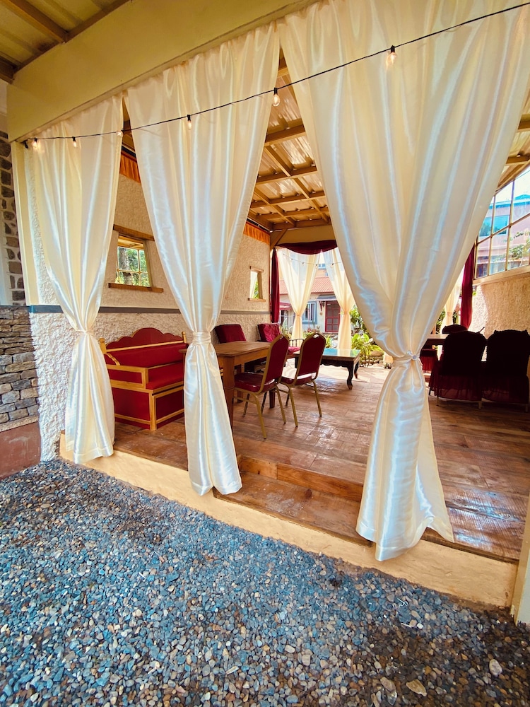 Three Jewels Boutique Hotel 41/74