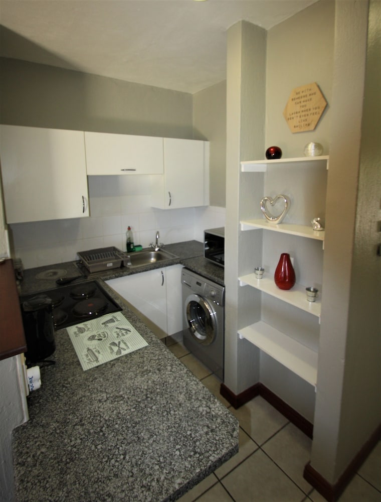 JoziStay Savannah Lodge Apartments - Honeydew 25/25