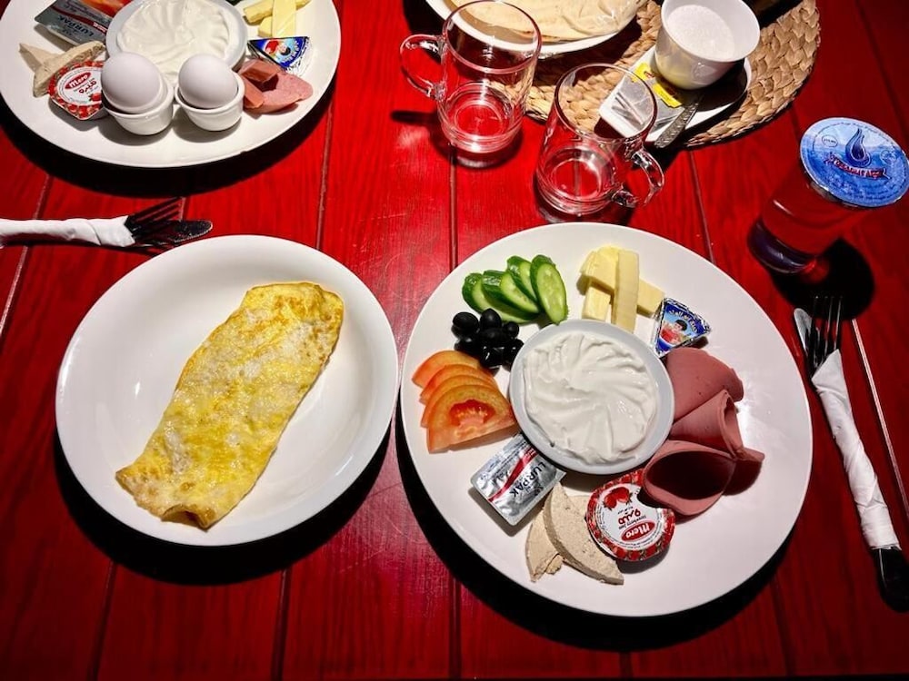 Lujain Hotel Suites 24/50