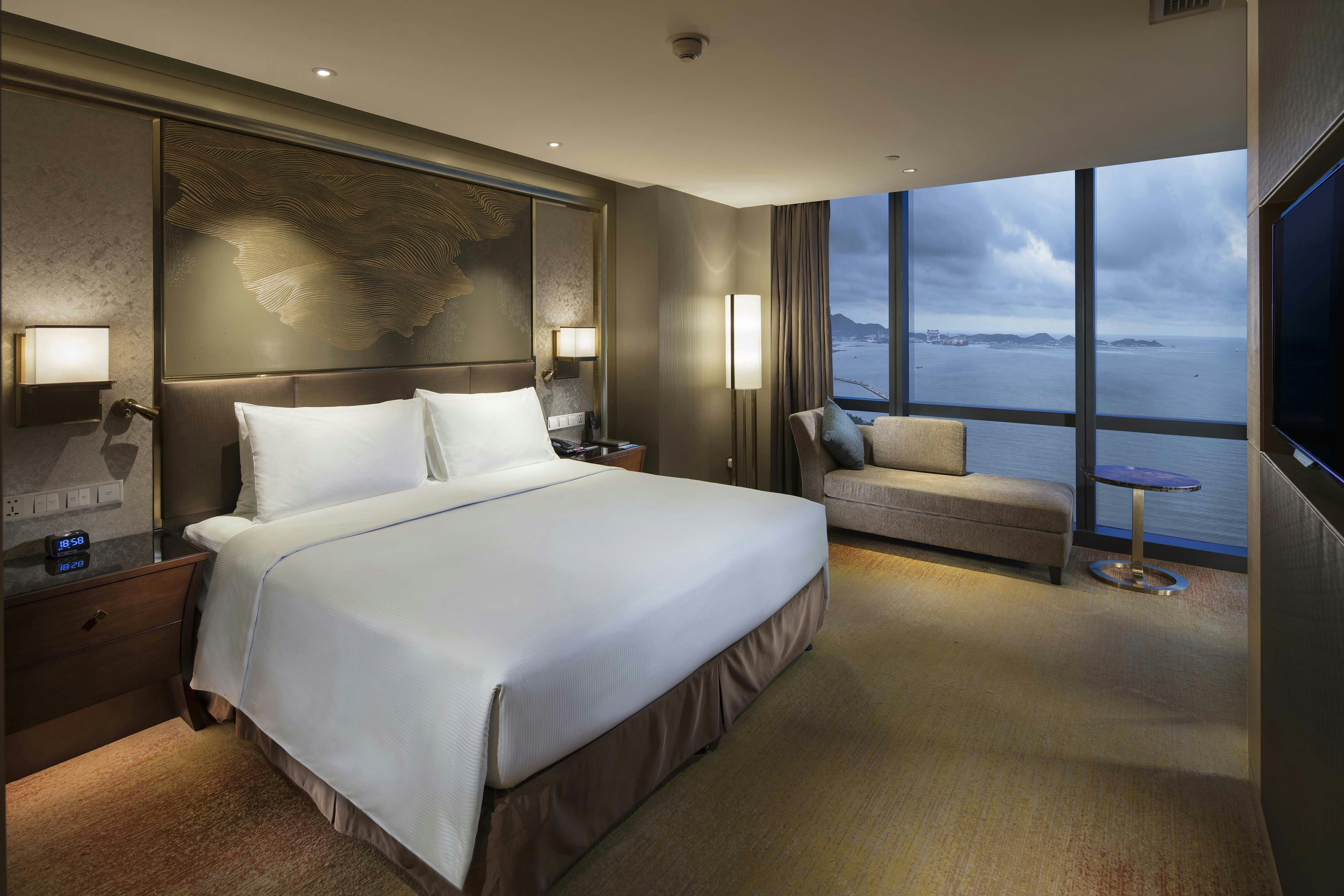 DELUXE, KING BED, SEA VIEW