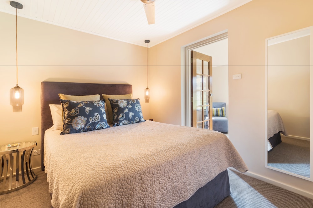 Stonewell Cottages & Vineyards 6/50