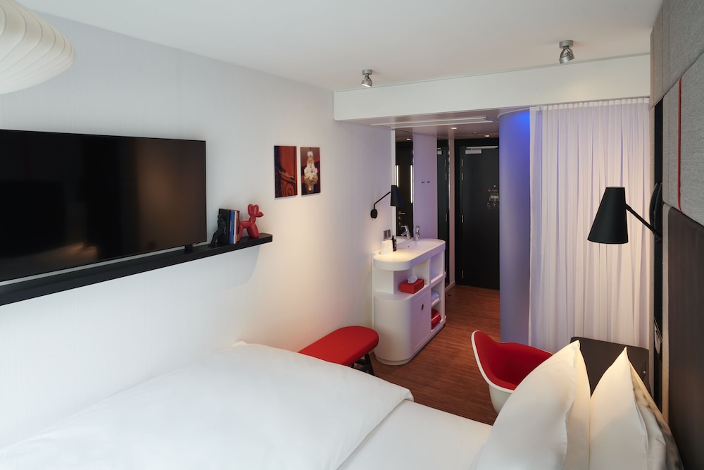 ROOM, KING BED, HIGH FLOOR