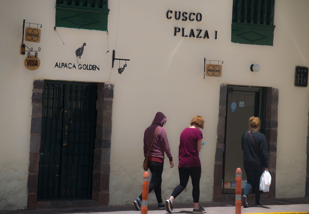 Cusco Plaza Nazarenas 12/71