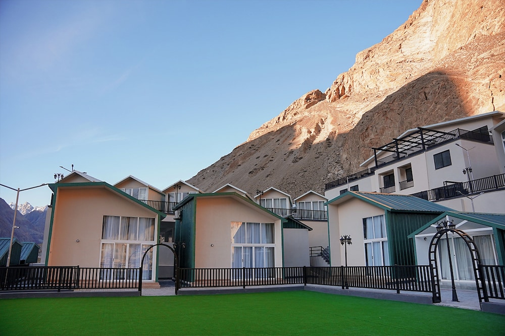 Lodges By Baron Hunza Attabad Lake 45/49