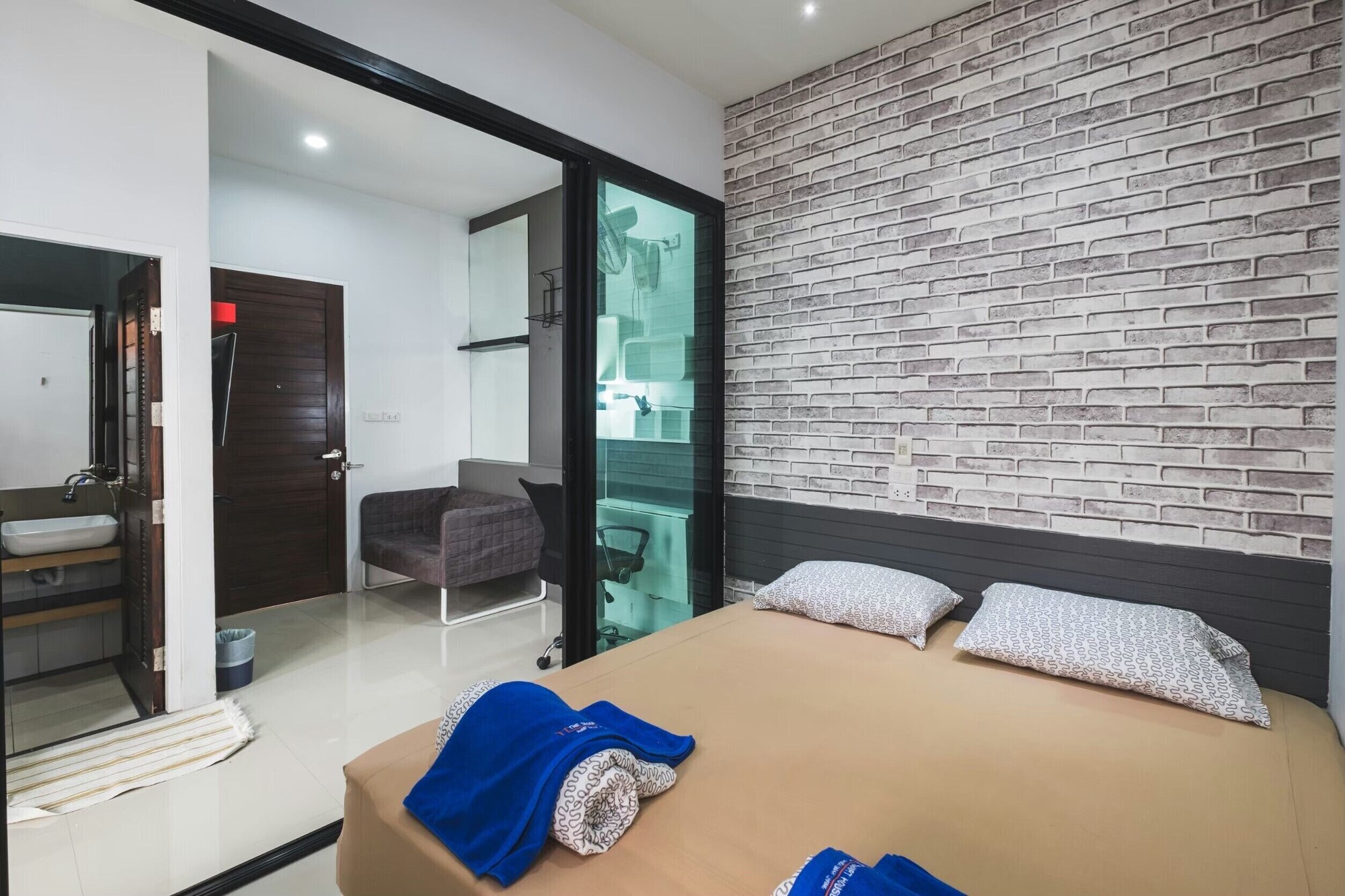 TOWN HOUSE