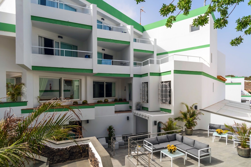 Aparthotel Esquinzo Y Monte Del Mar