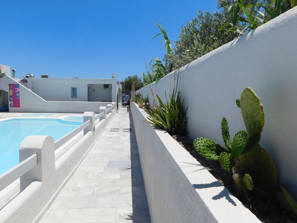 Sea La Vie Beachfront Suites 36/42