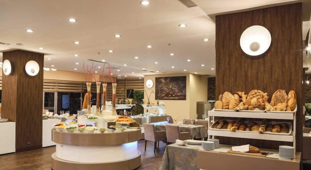 Nevali Hotel 7/50