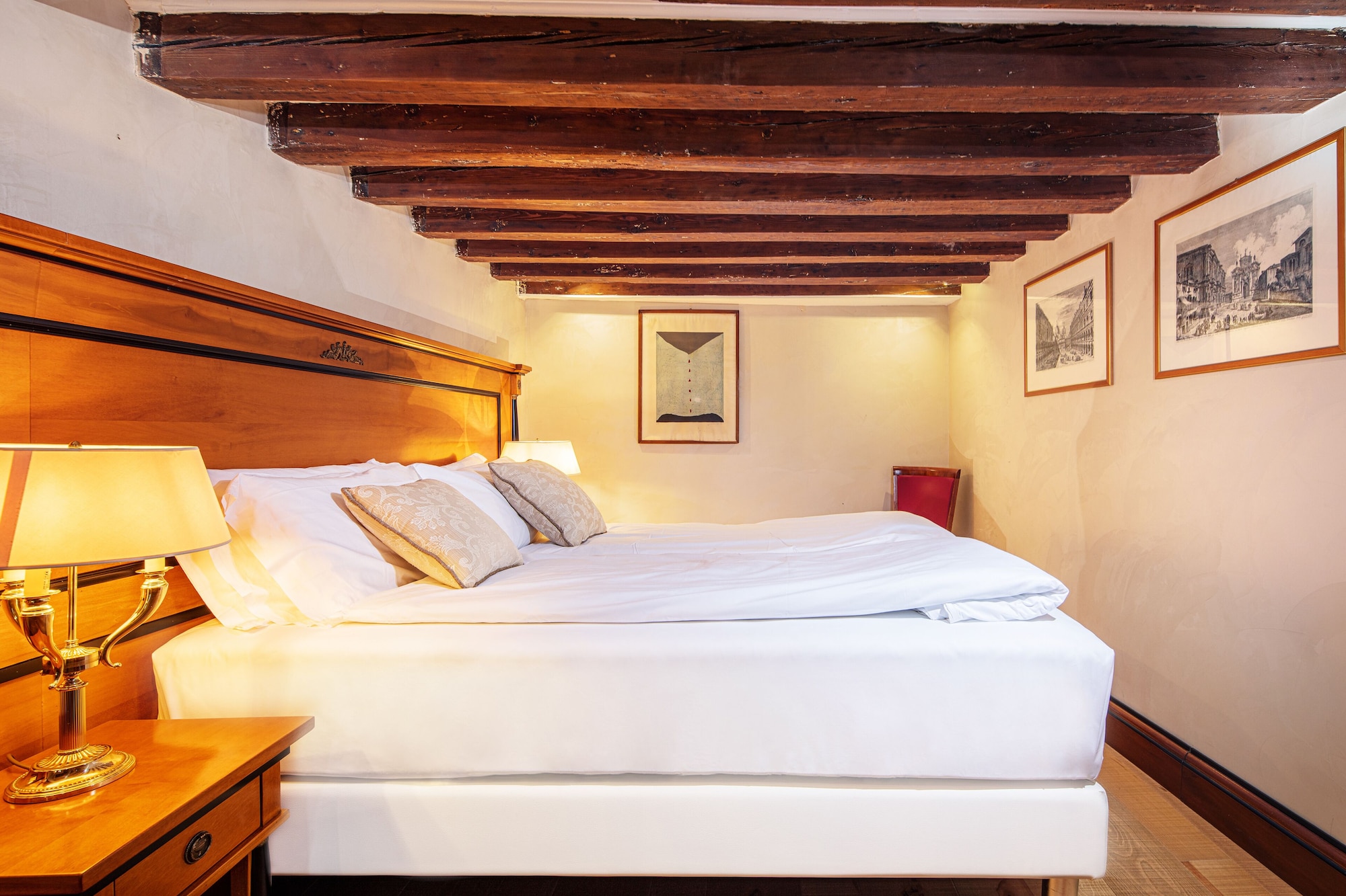 Junior Suite, Canal View