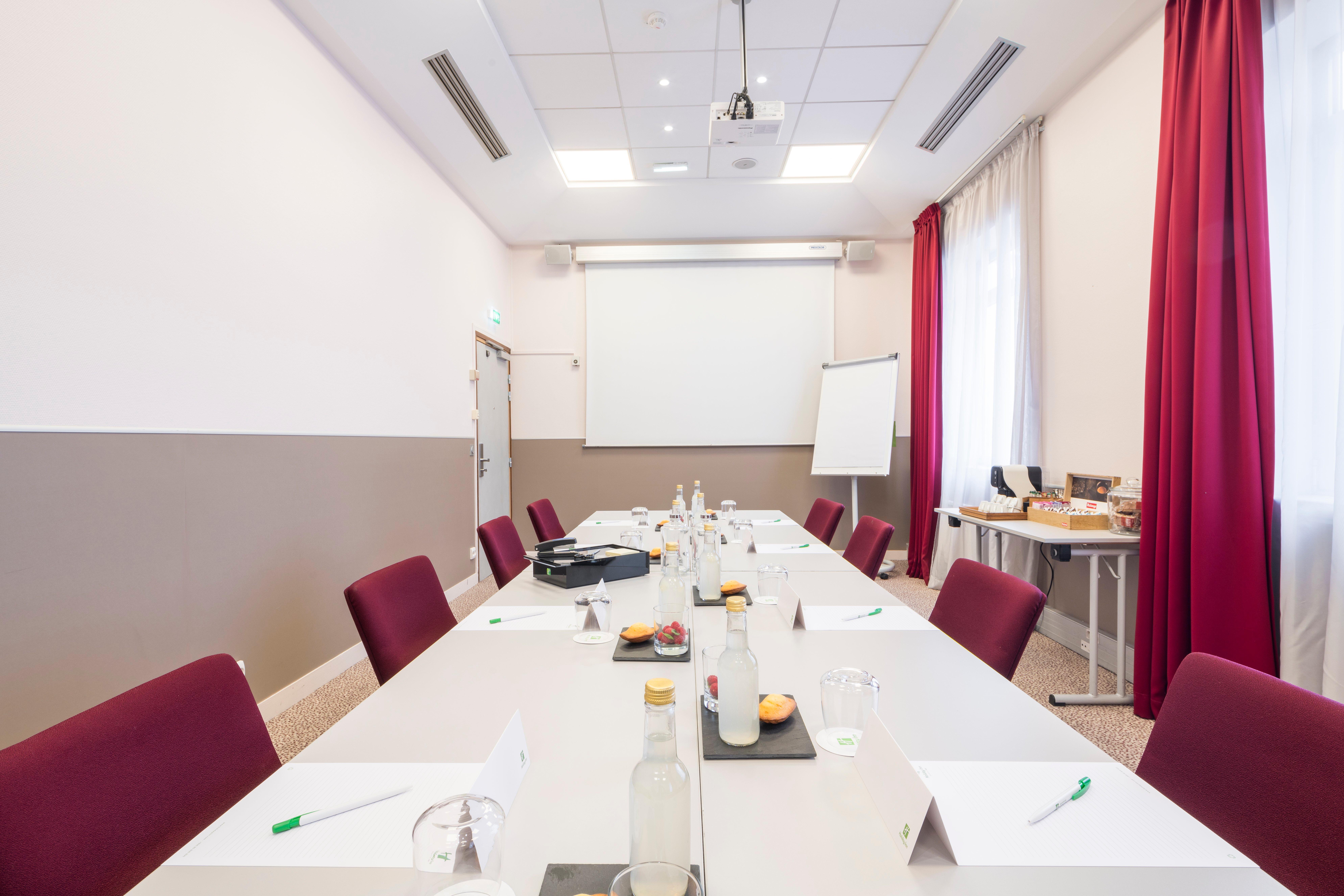 HOLIDAY INN PARIS MARNE LA VALLEE 48/50