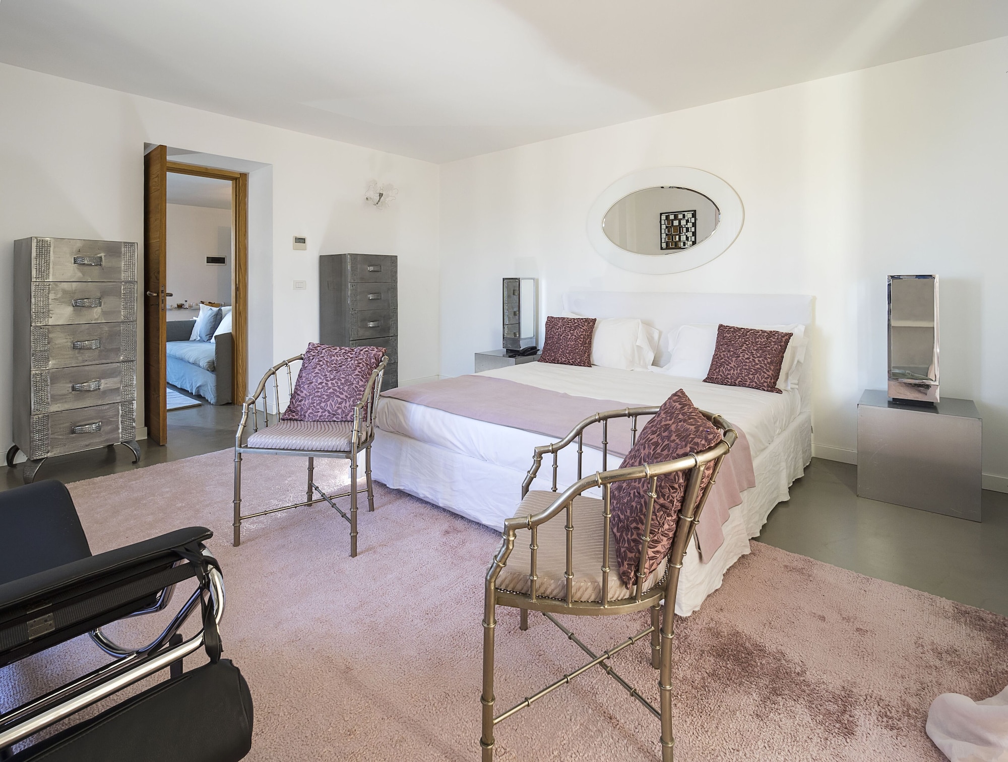 EXCLUSIVE, SUITE