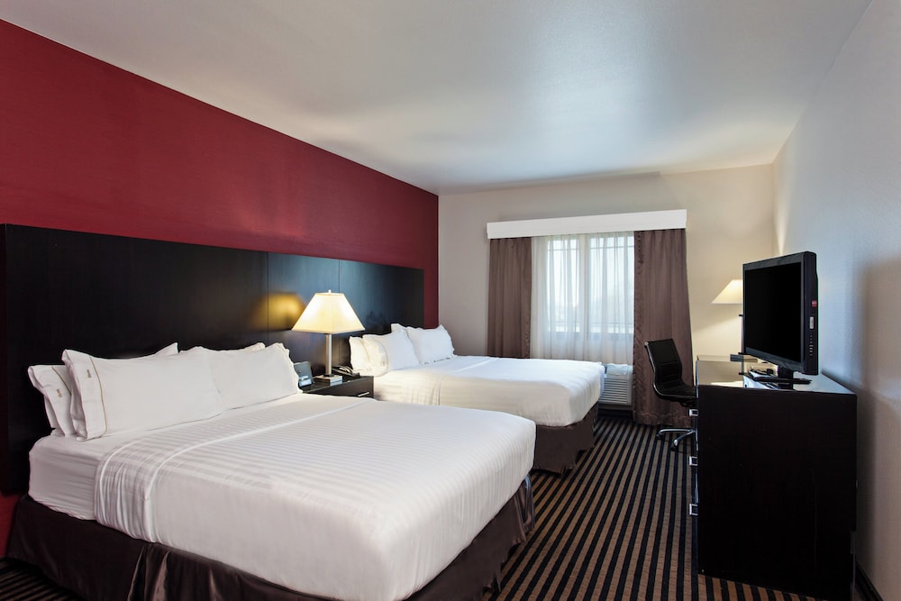 غرفة قياسية بسريرين كوين بإطلالة على المدينة، Holiday Inn Express Hollywood Walk of Fame An Ihg Hotel 3/8