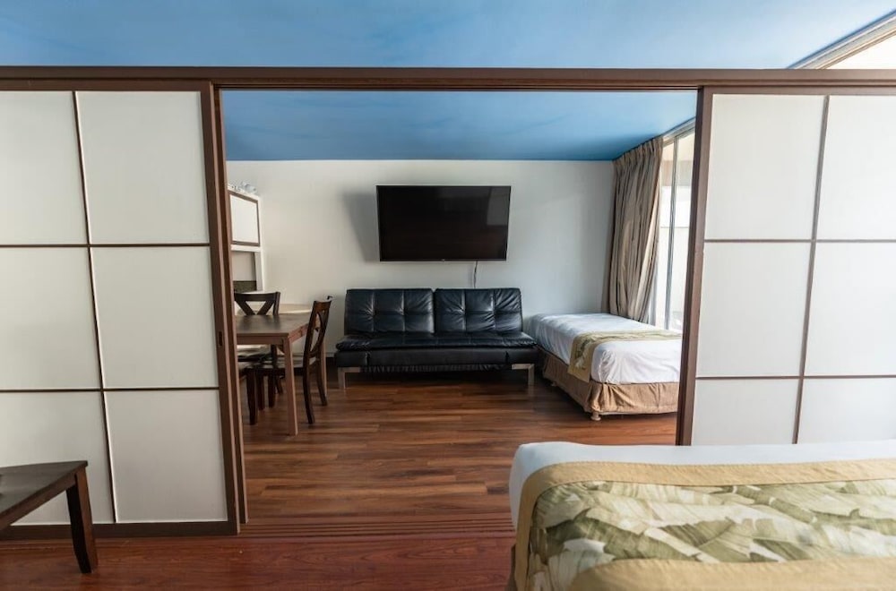 Holiday Surf Hotel 17/43