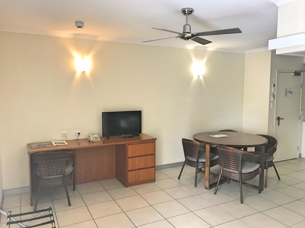 Cairns Queenslander 33/39