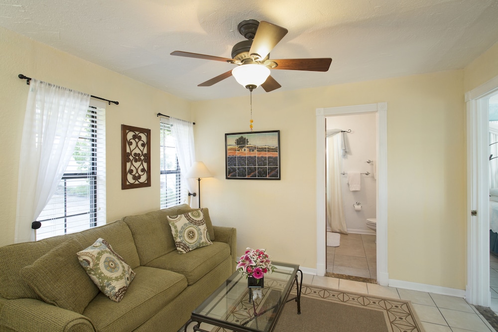 The Lakehouse Bed & Breakfast 19/46