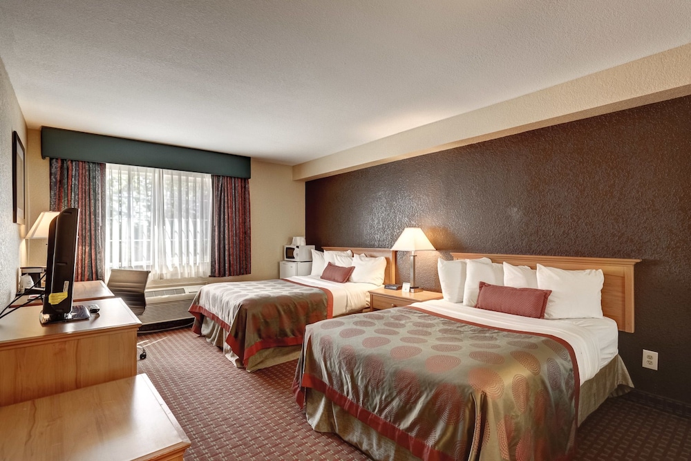 Ramada By Wyndham Portland 10/35