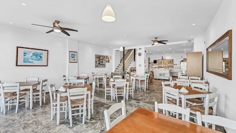 Sunset Beach Hotel 32/50