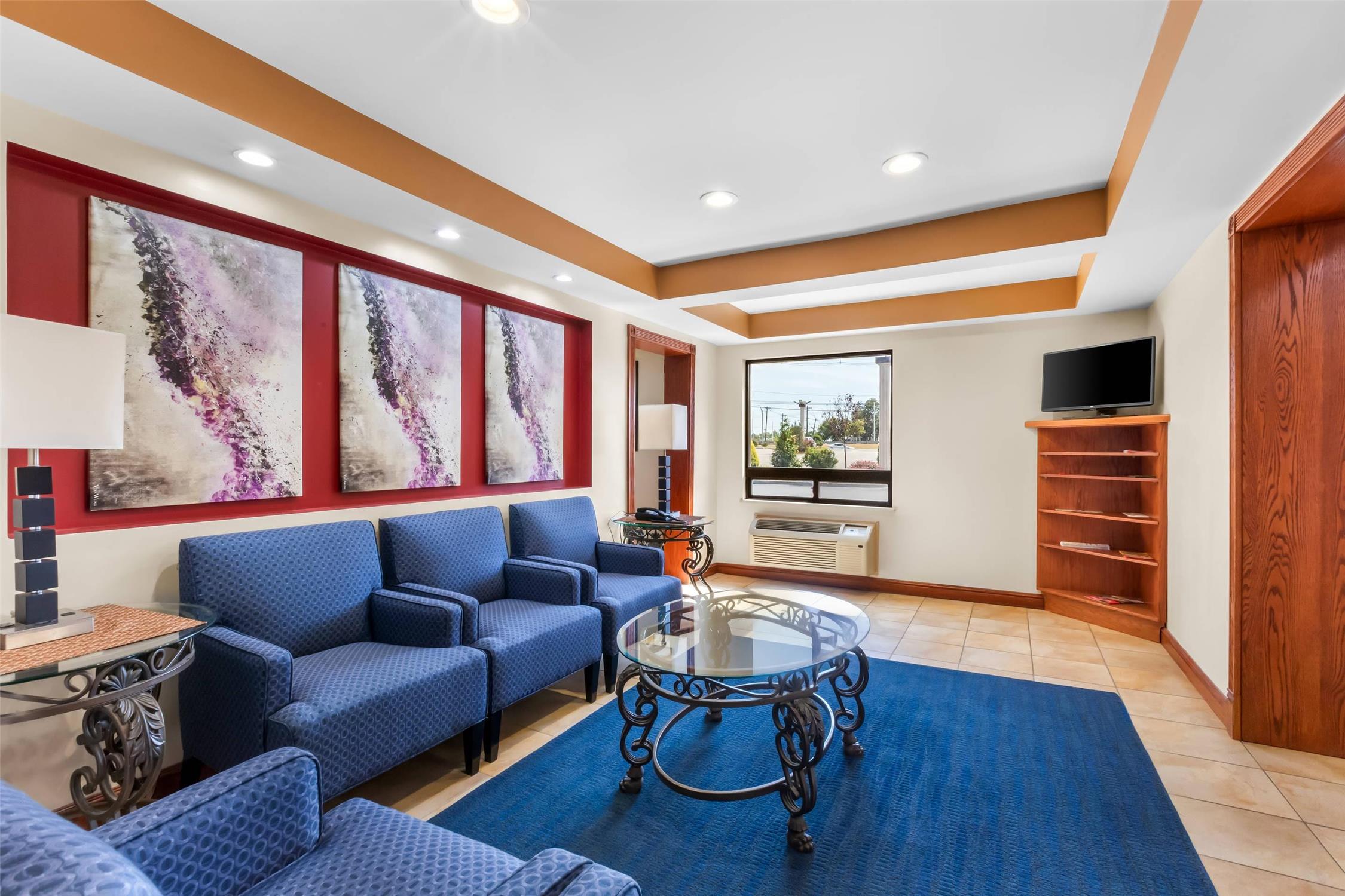 Econo Lodge Woodbridge 25/36