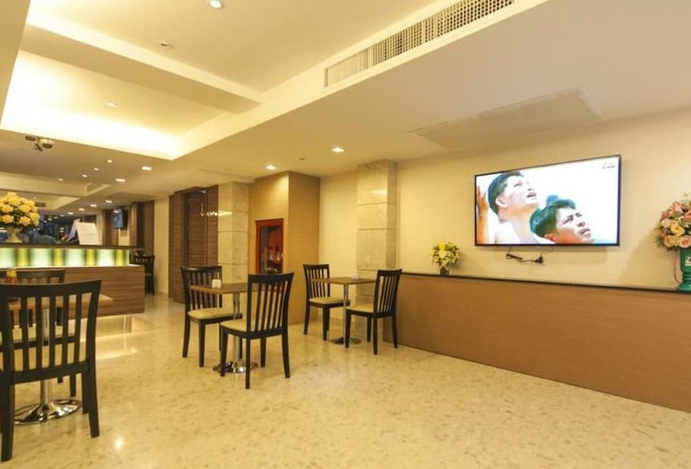 GATEWAY HOTEL 14/15